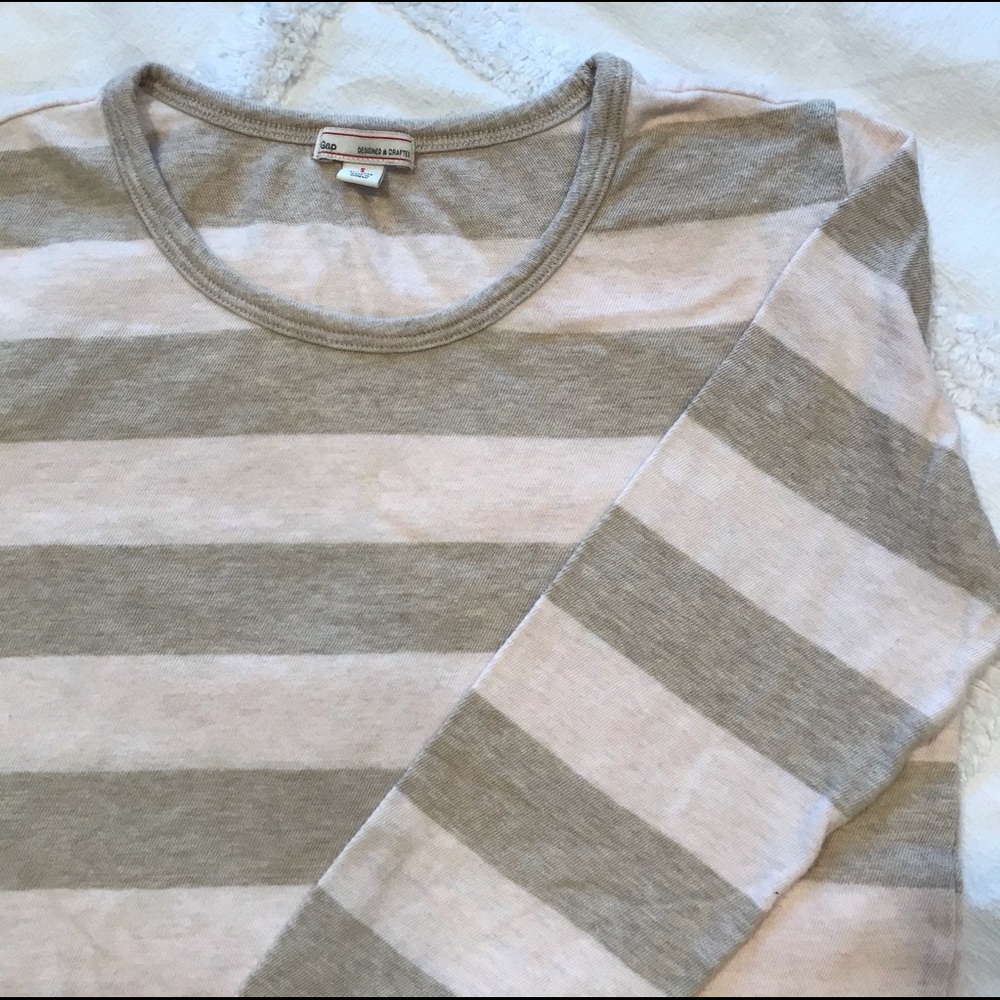 Women’s Gap long sleeve shirt